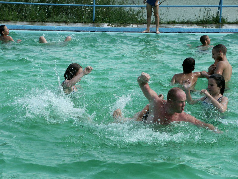 mb040805153.jpg